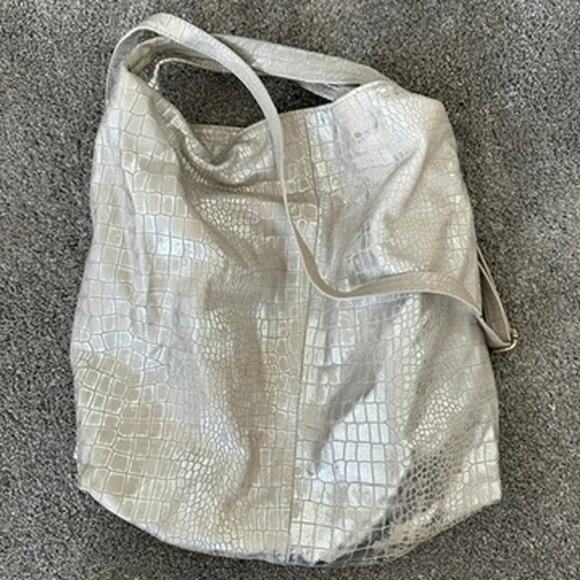 Laura Di Maggio Handbags - Laura Di Maggio Metallic Platinum Croc Embossed Leather Hobo Bag Oversized Boho